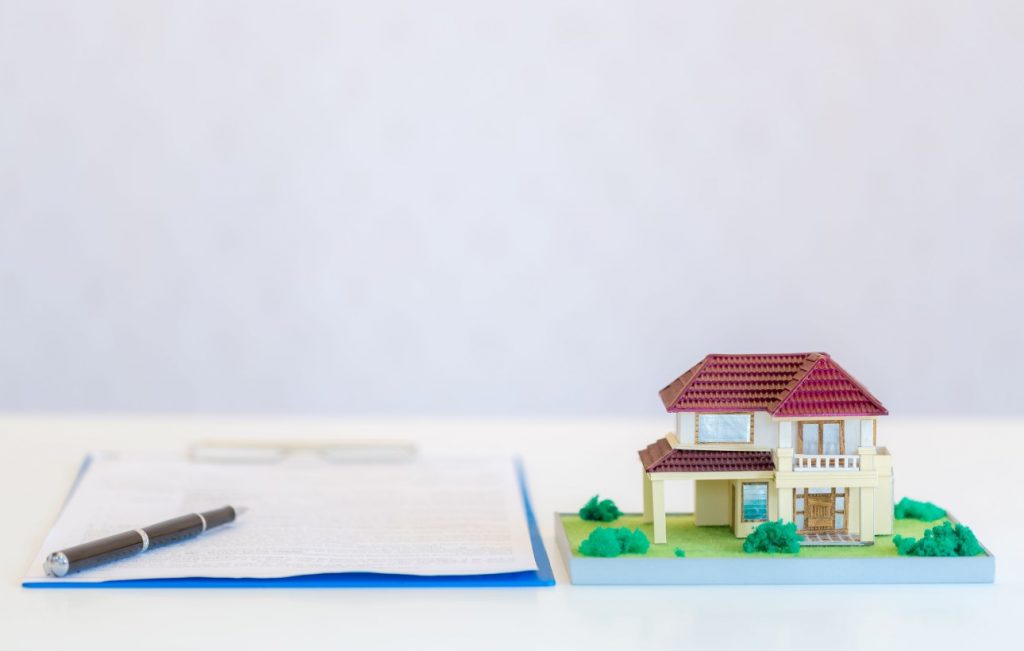 Lakás adásvételi szerződés aláírása